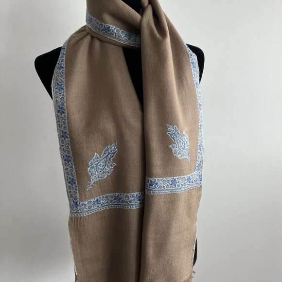 100 percent Pashmina | lightweight scarf | warm cozy scarf | hand embroidery - Picture 3 of 13